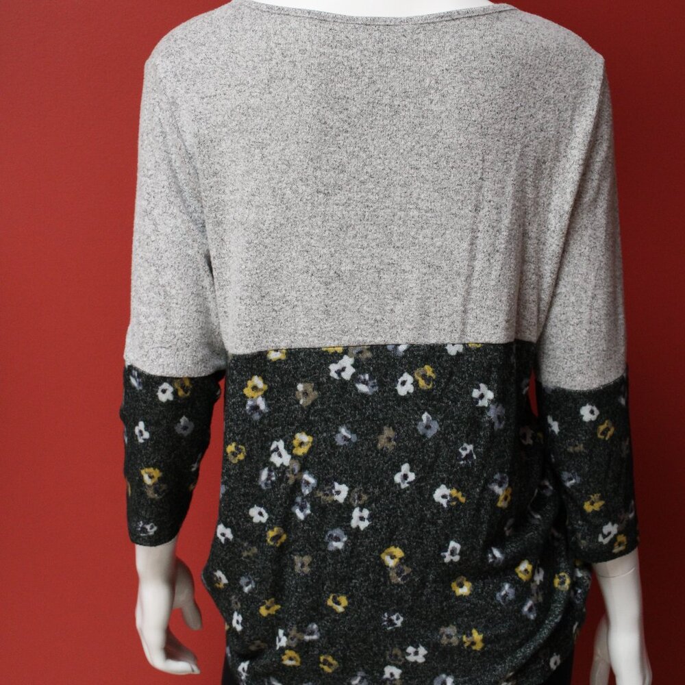 Market & Spruce Patterned Sweater - Picture 7 of 9